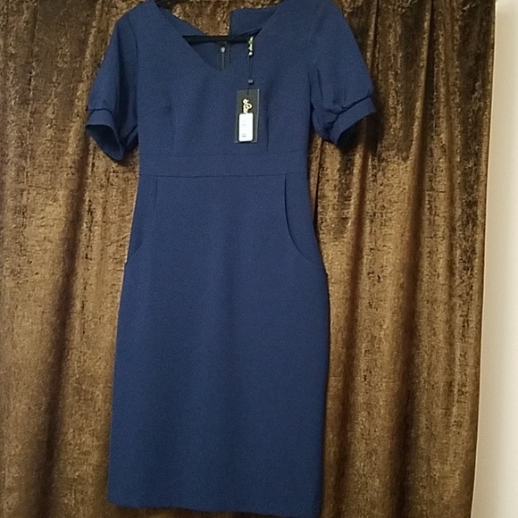 Laura Bettini Dresses & Skirts - Laura Bettini cotton blend knee length v-neck career dress with pockets